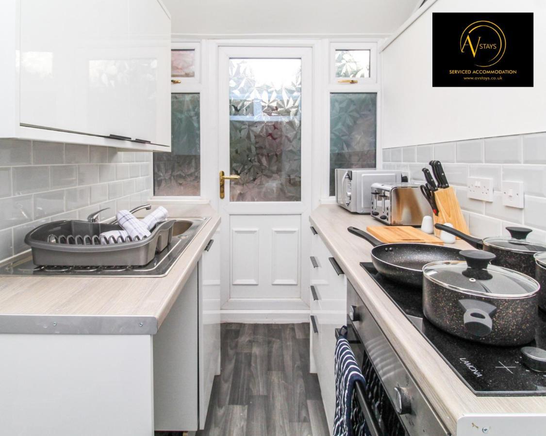 Modern House By Av Stays Short Lets & Serviced Accommodation St Helens St Helens  Экстерьер фото