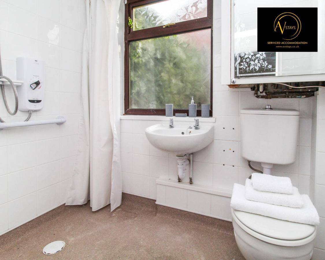 Modern House By Av Stays Short Lets & Serviced Accommodation St Helens St Helens  Экстерьер фото